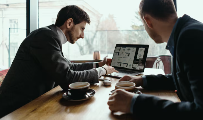 Fractional Executives: Why Startups Are Renting CMOs and CFOs by the Hour.