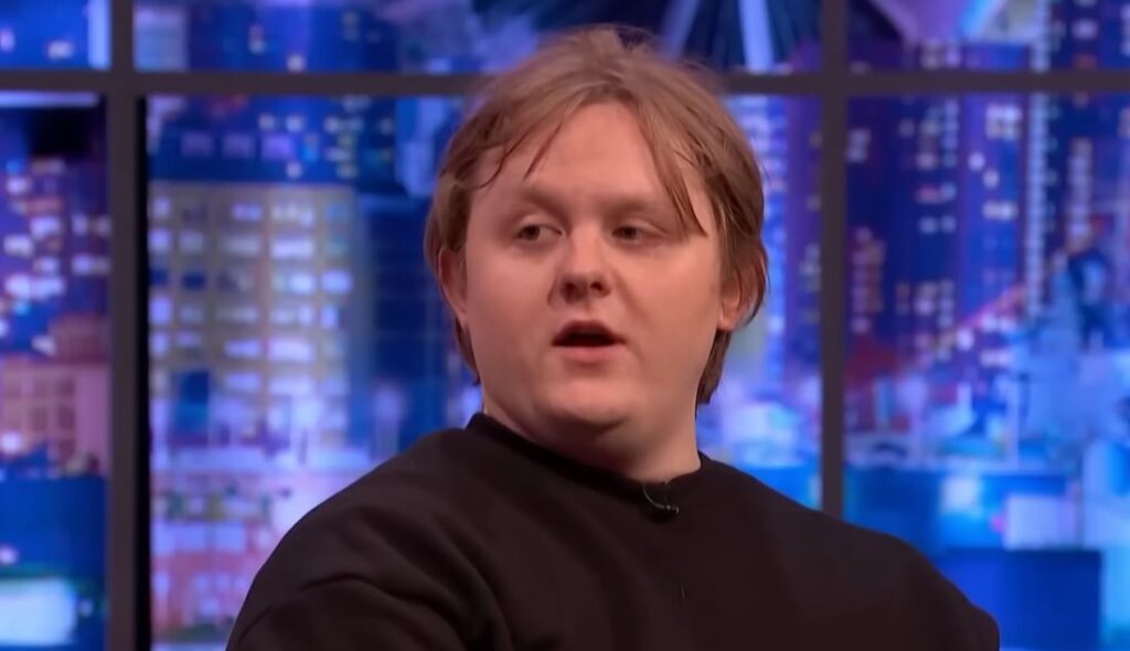 Does Lewis Capaldi Have A Girlfriend